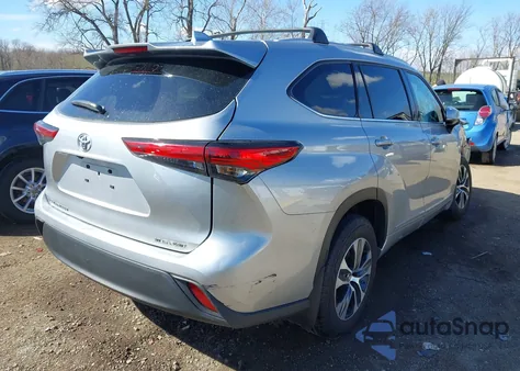 2022 Toyota Highlander Xle z USA, uszkodzony, nr VIN 5TDGZRBH4NS575217